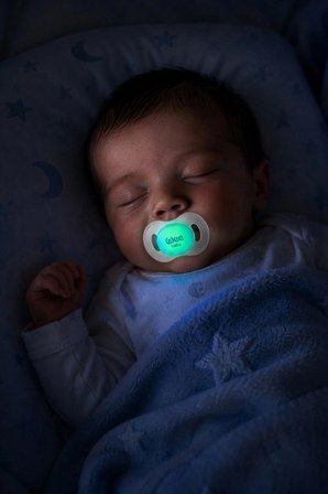 Wee Baby 2'li Gece Gündüz Damaklı Silikon Emzik 0-6 Ay (Saklama Kabı Hediyeli) Mavi