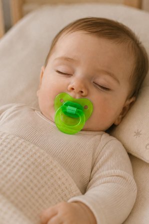 Wee Baby Akide Damaklı Silikon Emzik 18+ Ay Yeşil