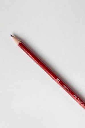 Köşeli Mercanlı Kırmızı Kurşun Kalem 12'li HB Uç, Kırılmaya Dayanıklı, İz Bırakmadan Silinir