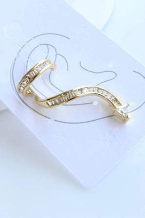 Yılan Tasarım Dizi Baget Zirkon Taşlı Kıkırdaklı Earcuff Küpe Gold