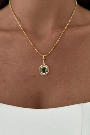 Premium Seri Renk Atmaz Yeşil Baget Taşlı Kare Tasarım Kadın Çelik Kolye