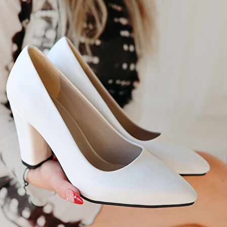 Pabucmarketi Beyaz Suni Deri Topuklu Kadın Ayakkabı