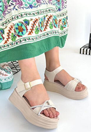 Pabucmarketi Bej Kadın Düz Sandalet