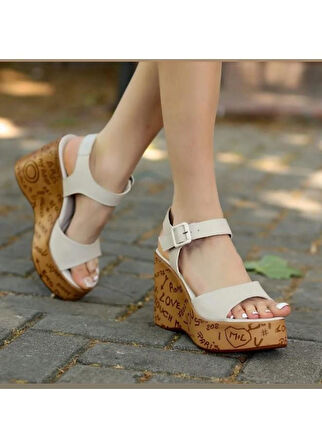 Pabucmarketi Bej Kadın Dolgu Topuk Sandalet