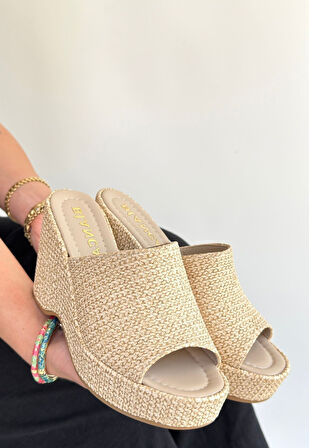 Pabucmarketi Bej Hasır Dokumalı Kadın Dolgu Topuk Terlik