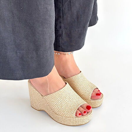 Pabucmarketi Bej Hasır Dokumalı Kadın Dolgu Topuk Terlik