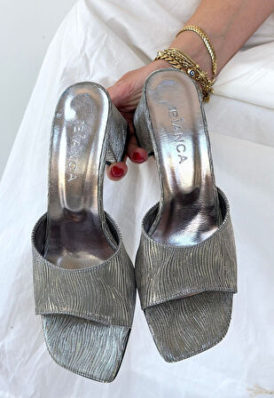 Pabucmarketi Platin Simli Kadın Topuklu Terlik