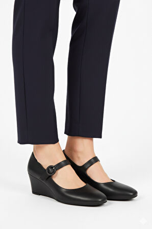 Aspor Siyah Kadın Dolgu Topuk Ayakkabı