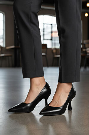 Aspor Siyah Kırışık Kadın Topuklu Ayakkabı