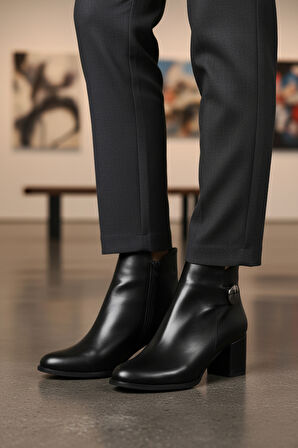 Aspor Siyah Dar Kalıp İçi Polarlı Fermuarlı Kadın Topuklu Bot