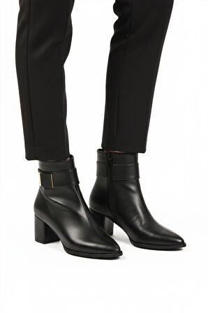 Aspor Siyah Dar Kalıp İçi Polarlı Kadın Topuklu Bot