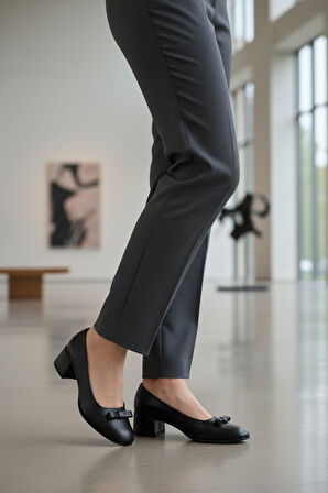 Aspor Siyah Fiyonklu Kadın Topuklu Ayakkabı