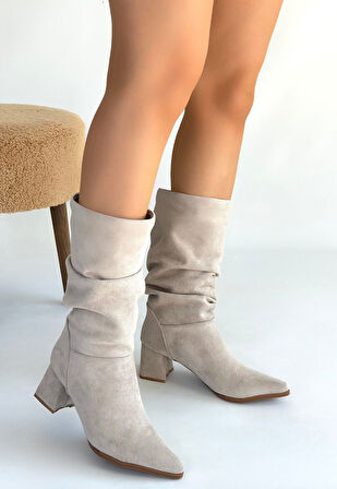 Pabucmarketi Bej Süet Körüklü Kadın Topuklu Çizme
