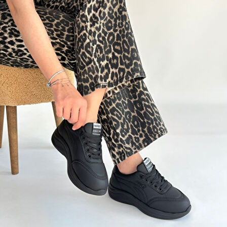 Pabucmarketi Siyah Bağcıklı Kadın Spor Ayakkabı