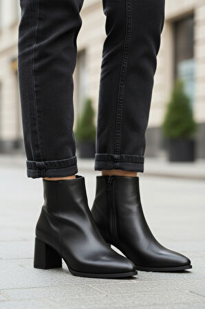 Aspor Siyah Fermuarlı Kadın Topuklu Bot