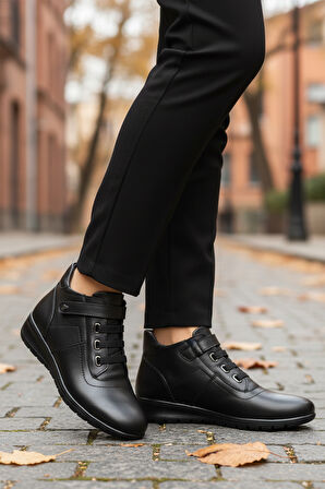 Aspor Siyah Hakiki Deri Cırtlı Kadın Düz Bot