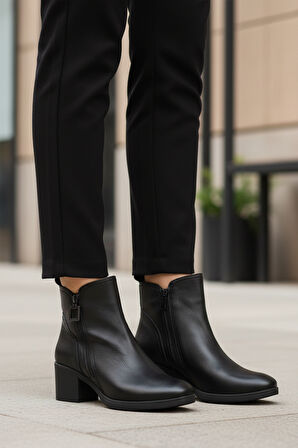 Aspor Siyah Hakiki Deri Fermuarlı Polarlı Kadın Topuklu Bot