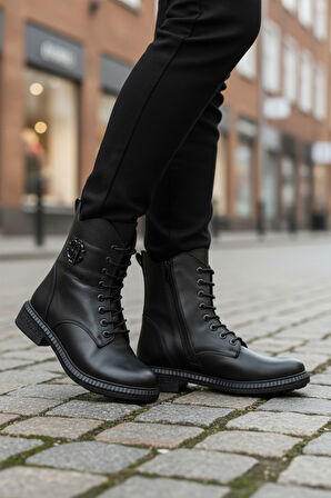 Aspor Siyah Hakiki Deri Fermuarlı Bağcık Detaylı Polarlı Kadın Topuklu Bot