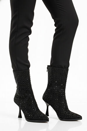 Aspor Siyah Taş İşlemeli İçi Kürklü Kadın Topuklu Çizme