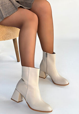 Pabucmarketi Bej Fermuarlı Kadın Topuklu Bot