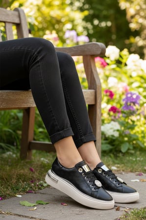 Aspor Siyah Bağcıklı Taş İşlemeli Kadın Sneaker