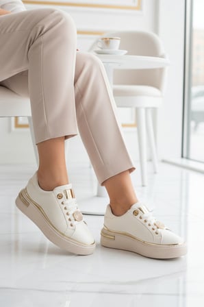 Aspor Beyaz Bağcıklı Taş İşlemeli Kadın Sneaker