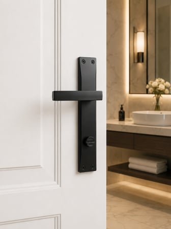 BSM Akbaş Grup Kare Aynalı WC Banyo Kapı Kolu Sağ Açılım Mat Siyah Alüminyum Kol Takımı