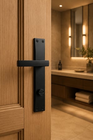 BSM Akbaş Grup Kare Aynalı WC Banyo Kapı Kolu Sağ Açılım Mat Siyah Alüminyum Kol Takımı