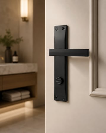 BSM Akbaş Grup Kare Aynalı WC Banyo Kapı Kolu Sol Açılım Mat Siyah Alüminyum Kol Takımı