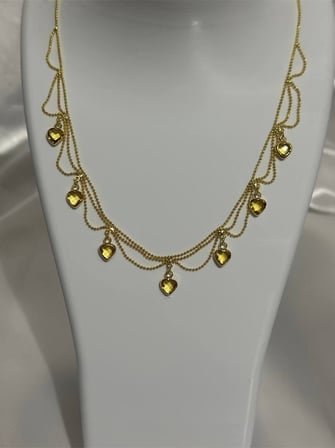 Minimal Kalp Charmlı Sallantılı Gold Kolye Beyaz Standart