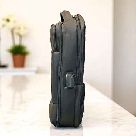 Orta Boy Laptop Gözlü Sert Kasalı Sırt Çantası Baggaj S24132