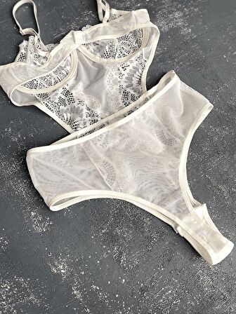 Dantel Detaylı Bodysuit