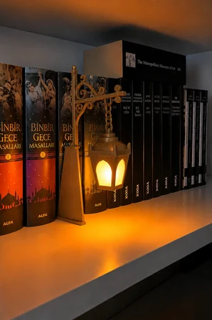 Kitap Arası Sokak Lambası Dekoru | LED Tealight Mum Dahil | Dekoratif Kitaplık Objesi
