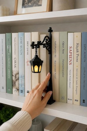Kitap Arası Sokak Lambası Dekoru | LED Tealight Mum Dahil | Dekoratif Kitaplık Objesi