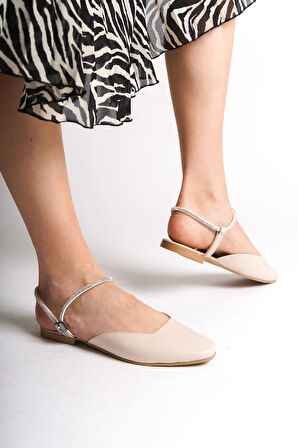 JET-CAROLINE Lastikli Ortopedik Rahat Taban Bilekten Taş Detaylı Kadın Babet Ayakkabı  CKT - Krem