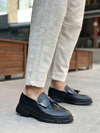 ET0240 Yüksek Taban Klasik Parlak Püsküllü Siyah Taban Erkek Ayakkabı