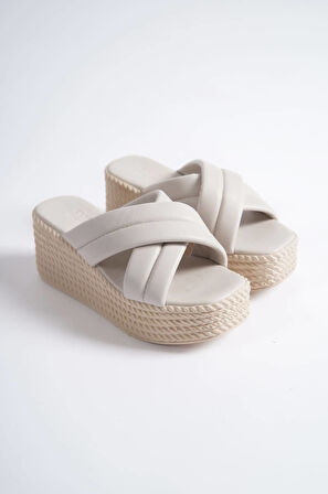 JET-MIX Dolgu Topuklu Ortopedik Taban Hasır Görünümlü Kadın Terlik CKT - Krem