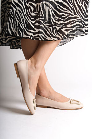 JET-KAYLEE Bağcıksız Ortopedik Rahat Taban Toka Detaylı Kadın Babet Ayakkabı  CKT - Krem