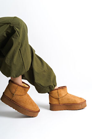 JET-AMELIA Bağcıksız Düz ve Kalın Taban İçi Kürklü Kısa Süet Kadın Bot  STT - Taba