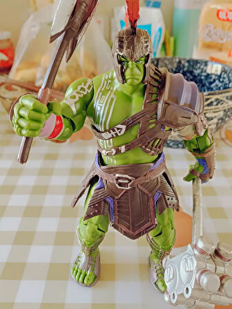 Yenilmezler Yeşil Dev Gladyatör Hulk Ragnarok Zırhlı & Savaş Aksesuarlı Eklemli Figür Oyuncak Seti