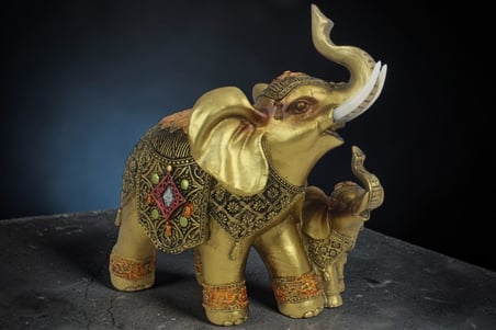 Lüks Nakış İşlemeli Anne ve Yavru Fil Heykeli Feng Shui Şans Getiren Dekoratif Masaüstü Biblo 17 cm.