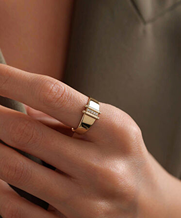 14 Ayar Altın Taşlı I Harf Yüzük