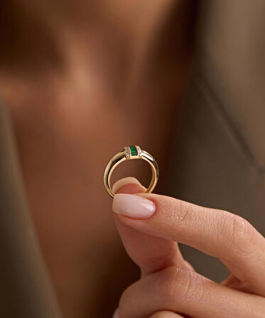 14 Ayar Altın Yeşil Taşlı Yüzük