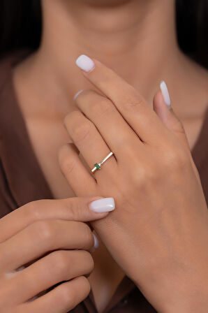 14 Ayar Altın Yeşil Baget Taşlı Düz Yüzük