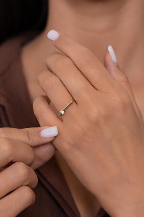 14 Ayar Altın Yeşil Baget Taşlı Düz Yüzük