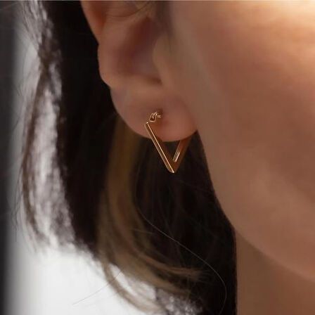 14 Ayar Altın Üçgen Tekli Küpe