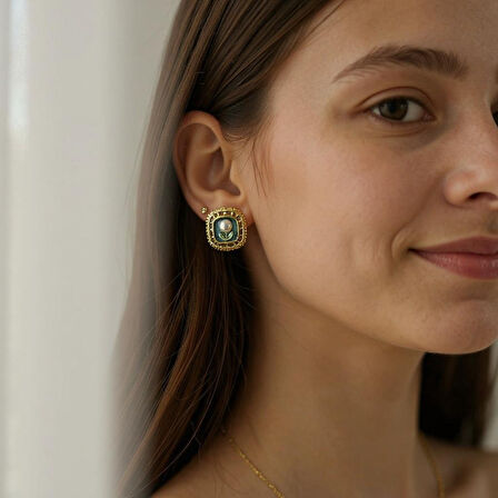 Çiçek Tasarımlı İncili Küpe