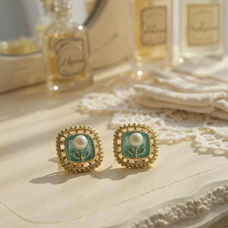 Çiçek Tasarımlı İncili Küpe