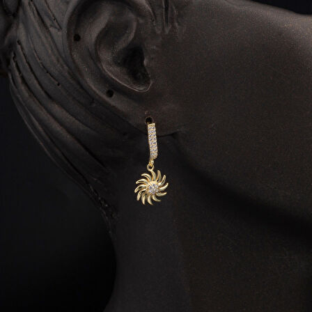 Güneş Işıltısı Sallantılı Altın Küpe