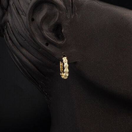 Burgulu Halka Altın Küpe